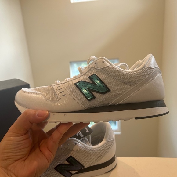 New Balance Women’s WL311RC2 Sneakers - New Condition - Picture 4 of 8
